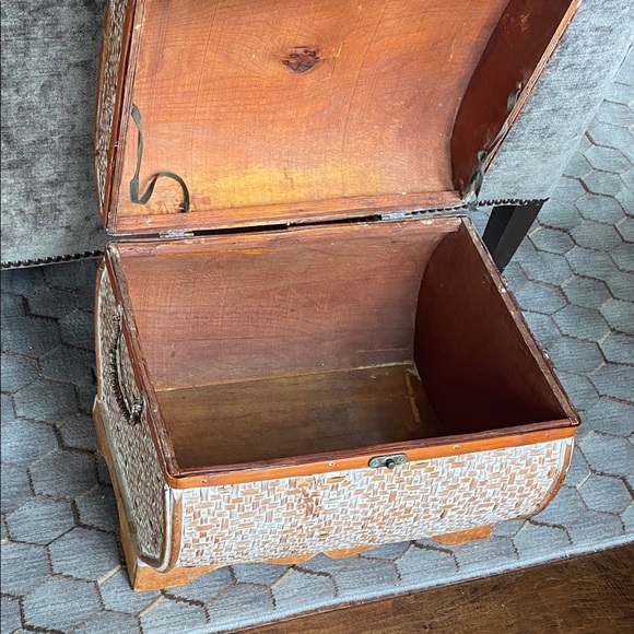 Chest - Picture 4 of 4